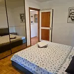 شقة Executive View With Private Garden *